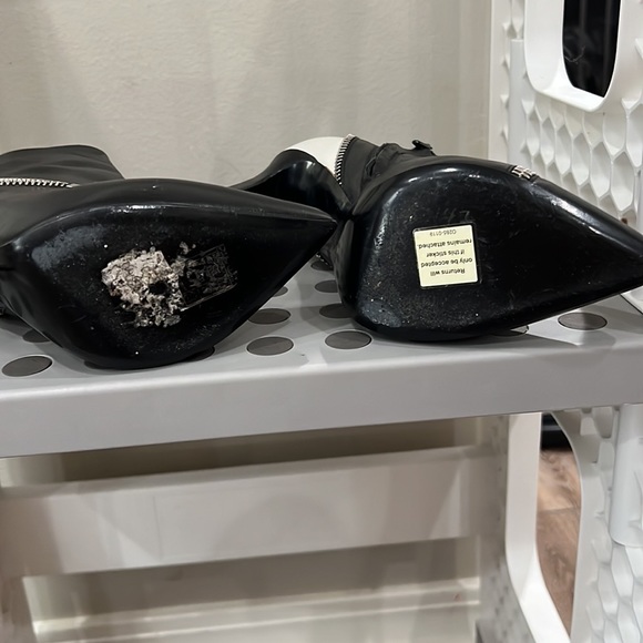 SAINT LAURENT Paris Bottine Zipper-Trim Ankle Boot - Picture 6 of 7